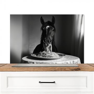 Fond de hotte - Cheval - Assiette - Pâtes - Nappe - Noir et blanc - Animaux